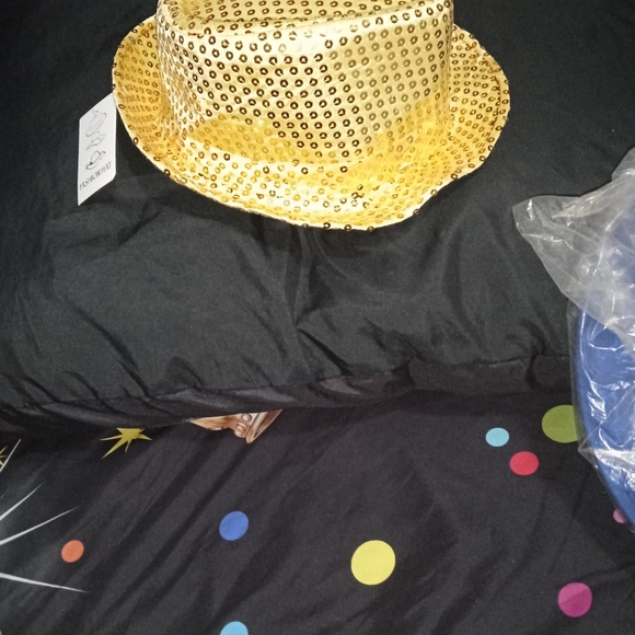 Clothes,  hats, dog clothes - Picture 13 of 16